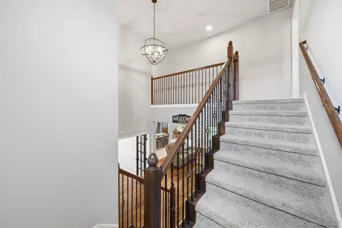 Entry Way - 21401 E 104th St S, Broken Arrow, OK 74014 photo 4 of 5