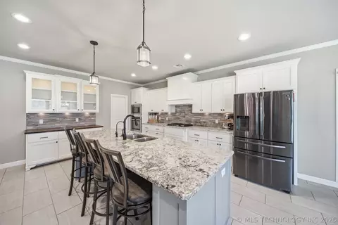 Kitchen - 21401 E 104th St S, Broken Arrow, OK 74014 photo 1 of 5