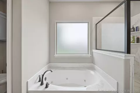 Bath - 21401 E 104th St S, Broken Arrow, OK 74014 photo 3 of 7