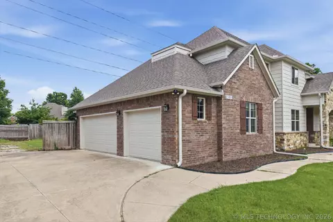 Exterior - 21401 E 104th St S, Broken Arrow, OK 74014 photo 2 of 6