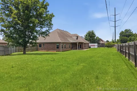 Exterior - 21401 E 104th St S, Broken Arrow, OK 74014 photo 3 of 6