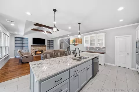 Kitchen - 21401 E 104th St S, Broken Arrow, OK 74014 photo 2 of 5