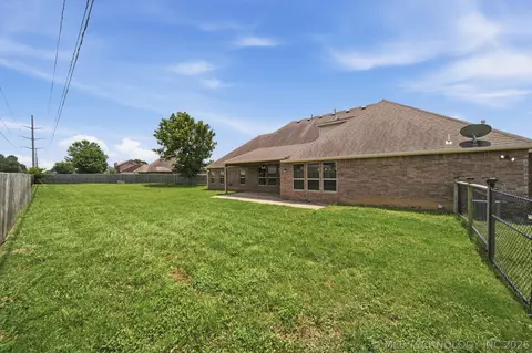 Exterior - 21401 E 104th St S, Broken Arrow, OK 74014 photo 4 of 6
