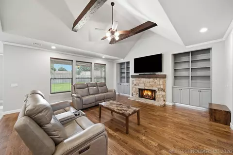 Living - 21401 E 104th St S, Broken Arrow, OK 74014 photo 1 of 1