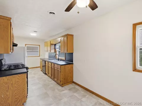 Kitchen - 545 E Young St, Tulsa, OK 74106 photo 3 of 3