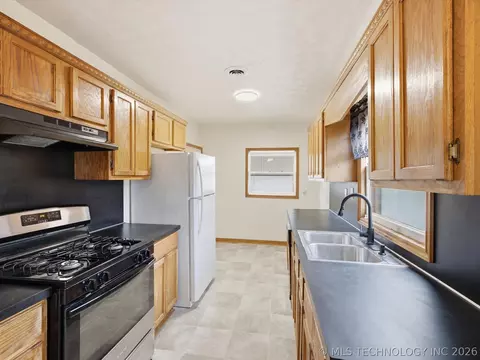 Kitchen - 545 E Young St, Tulsa, OK 74106 photo 2 of 3