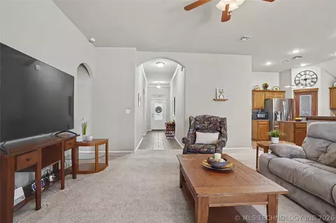 Entry Way - 716 E Boston St, Broken Arrow, OK 74012 photo 3 of 5