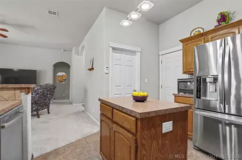 Kitchen - 716 E Boston St, Broken Arrow, OK 74012 photo 5 of 6
