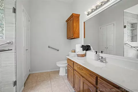 Bath - 716 E Boston St, Broken Arrow, OK 74012 photo 1 of 4
