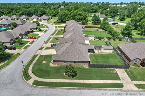 View/Area - 716 E Boston St, Broken Arrow, OK 74012 photo 2 of 4