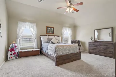 Bedroom - 716 E Boston St, Broken Arrow, OK 74012 photo 1 of 5