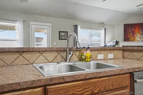 Kitchen - 716 E Boston St, Broken Arrow, OK 74012 photo 6 of 6
