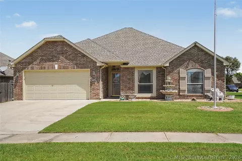 Exterior - 716 E Boston St, Broken Arrow, OK 74012 photo 2 of 2