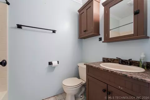 Bath - 58201 E 339 Ln, Jay, OK 74346 photo 3 of 3