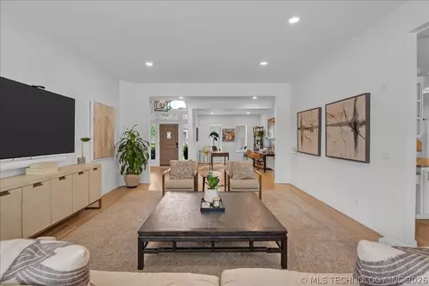 Living - 5520 E 90th Ct, Tulsa, OK 74137 photo 3 of 8