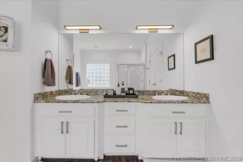 Bath - 5520 E 90th Ct, Tulsa, OK 74137 photo 3 of 11