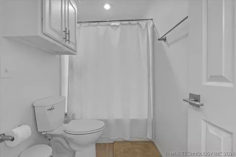 Bath - 5520 E 90th Ct, Tulsa, OK 74137 photo 11 of 11