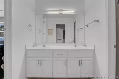 Bath - 5520 E 90th Ct, Tulsa, OK 74137 photo 6 of 11