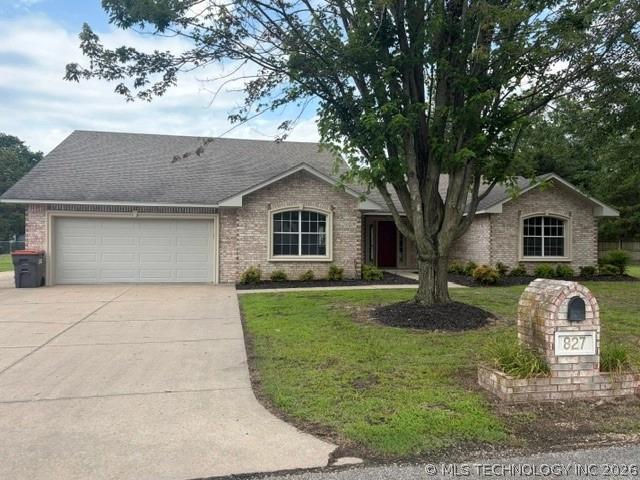 827 Chatsworth Dr, Grove, OK 74344