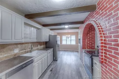 Kitchen - 9031 E 67th Pl, Tulsa, OK 74133 photo 2 of 3