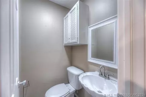 Bath - 9031 E 67th Pl, Tulsa, OK 74133 photo 1 of 3