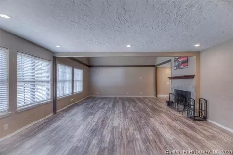 Living - 9031 E 67th Pl, Tulsa, OK 74133 photo 4 of 5