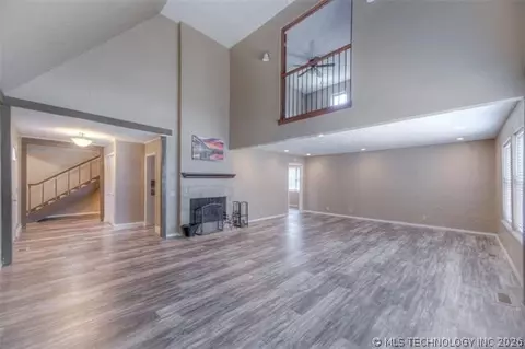 Living - 9031 E 67th Pl, Tulsa, OK 74133 photo 2 of 5