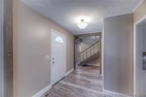 Entry Way - 9031 E 67th Pl, Tulsa, OK 74133 photo 2 of 3