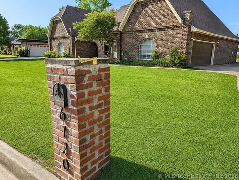 6720 E 69th St, Tulsa, OK 74133