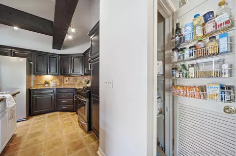 Kitchen - 7224 E 78th St, Tulsa, OK 74133 photo 6 of 6