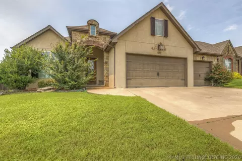 1312 S Desert Palm Ln, Broken Arrow, OK 74012