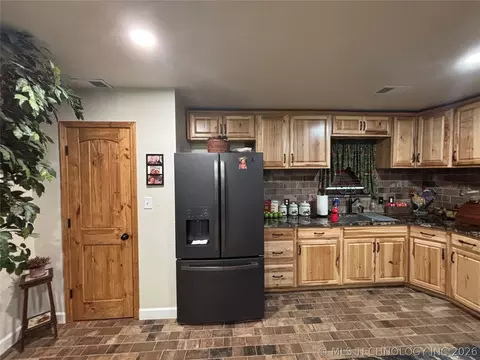 601 E Womack, Colbert, OK 74733 photo 7