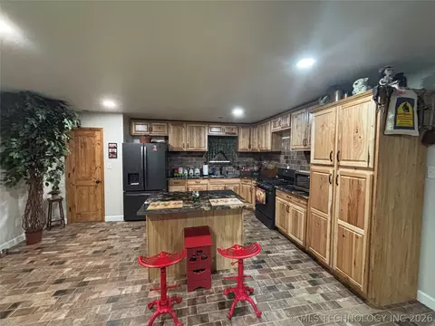 601 E Womack, Colbert, OK 74733 photo 6