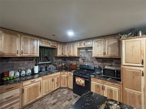 601 E Womack, Colbert, OK 74733 photo 9