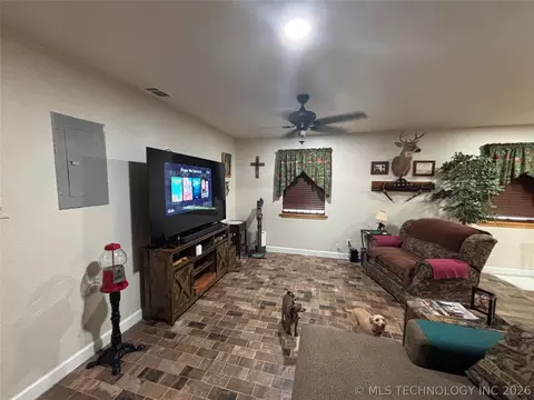 601 E Womack, Colbert, OK 74733 photo 30