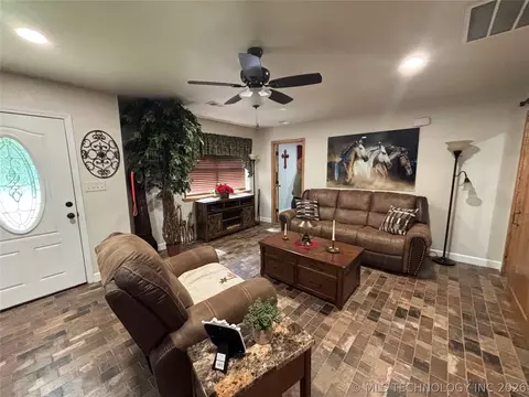 601 E Womack, Colbert, OK 74733 photo 12