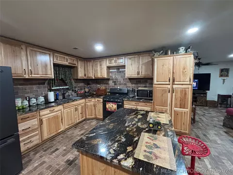 601 E Womack, Colbert, OK 74733 photo 8