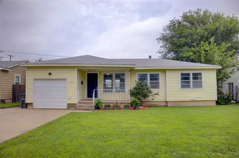 8947 E Oklahoma Pl, Tulsa, OK 74115