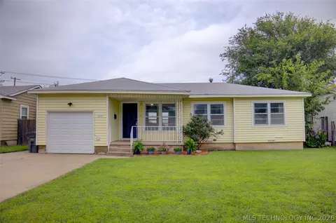 8947 E Oklahoma Pl, Tulsa, OK 74115