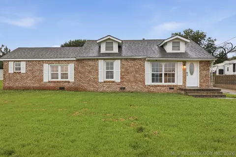 10035 Bryant Rd, Henryetta, OK 74437