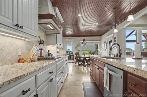 Kitchen - 21314 E 113th St S, Broken Arrow, OK 74014 photo 4 of 6