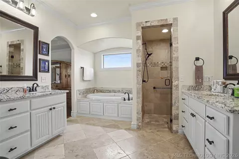 Bath - 21314 E 113th St S, Broken Arrow, OK 74014 photo 3 of 5