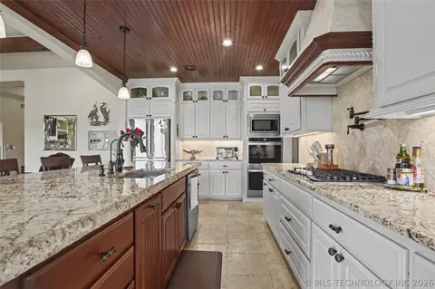 Kitchen - 21314 E 113th St S, Broken Arrow, OK 74014 photo 3 of 6