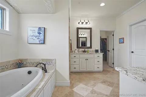 Bath - 21314 E 113th St S, Broken Arrow, OK 74014 photo 2 of 5