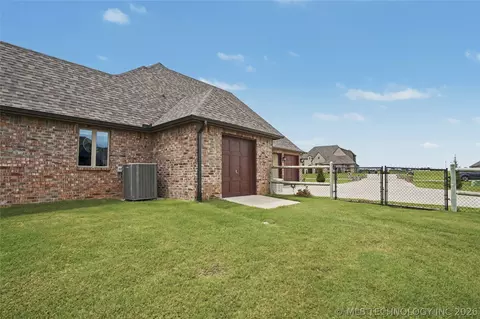 Exterior - 21314 E 113th St S, Broken Arrow, OK 74014 photo 7 of 12