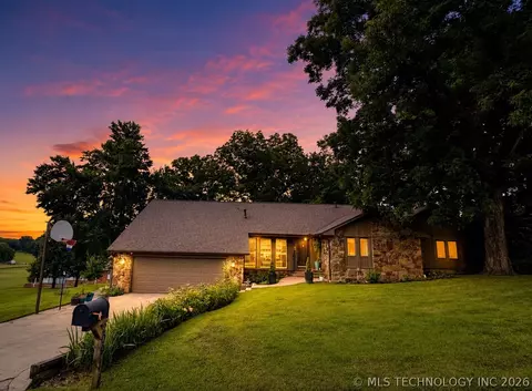 209 Walnut Cir, Grove, OK 74344