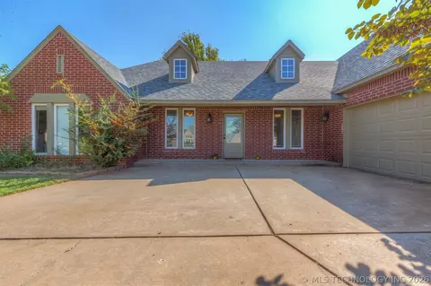 11519 S Nandina Ave, Jenks, OK 74037
