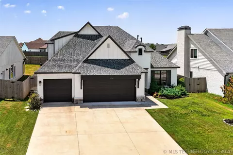 528 E 126th St S, Jenks, OK 74037