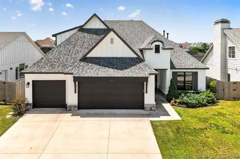 528 E 126th St S, Jenks, OK 74037