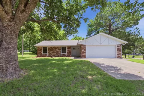 923 S Hiawatha Ave, Sapulpa, OK 74066